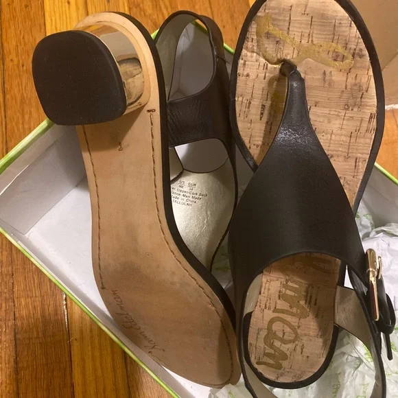 Sam Edelman black leather sandals with gold heel - Picture 6 of 6